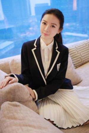 女人脱了内裤趴开腿让男躁动态图